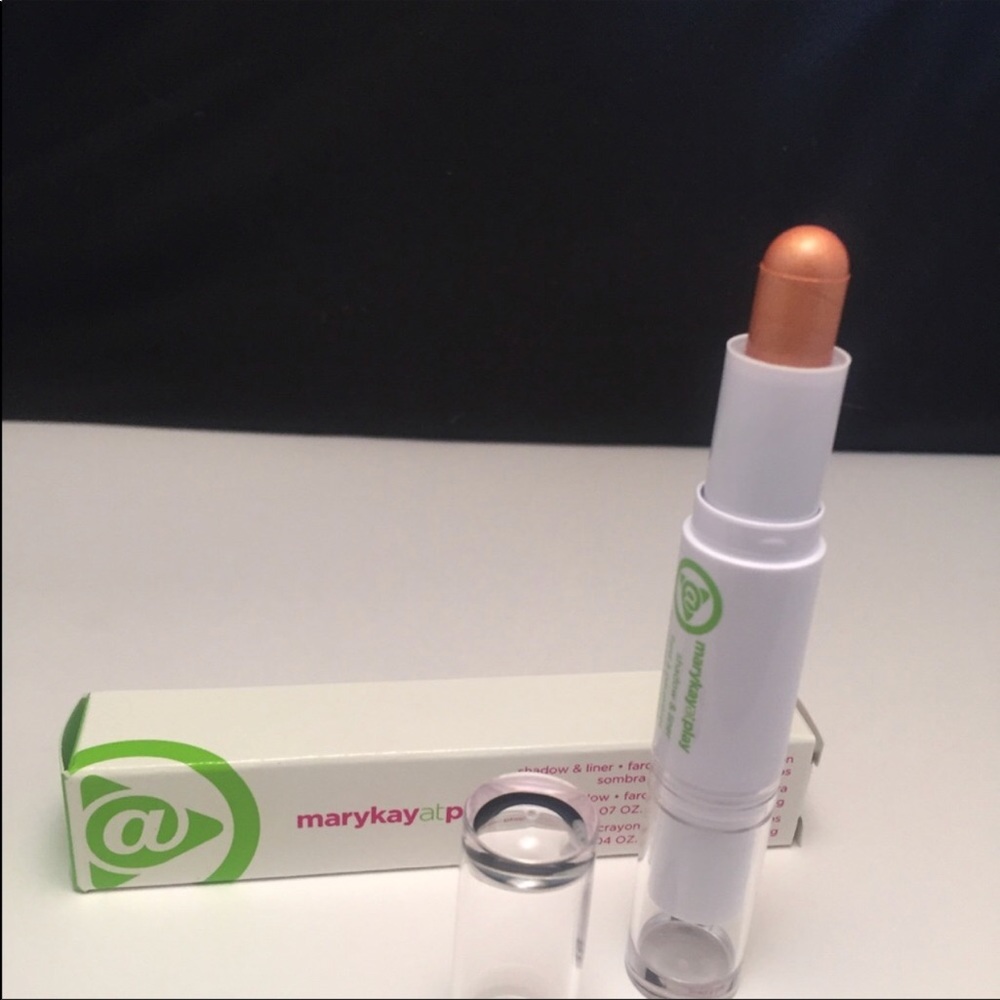 Mary Kay @ play shadow and liner in one-Caramellow